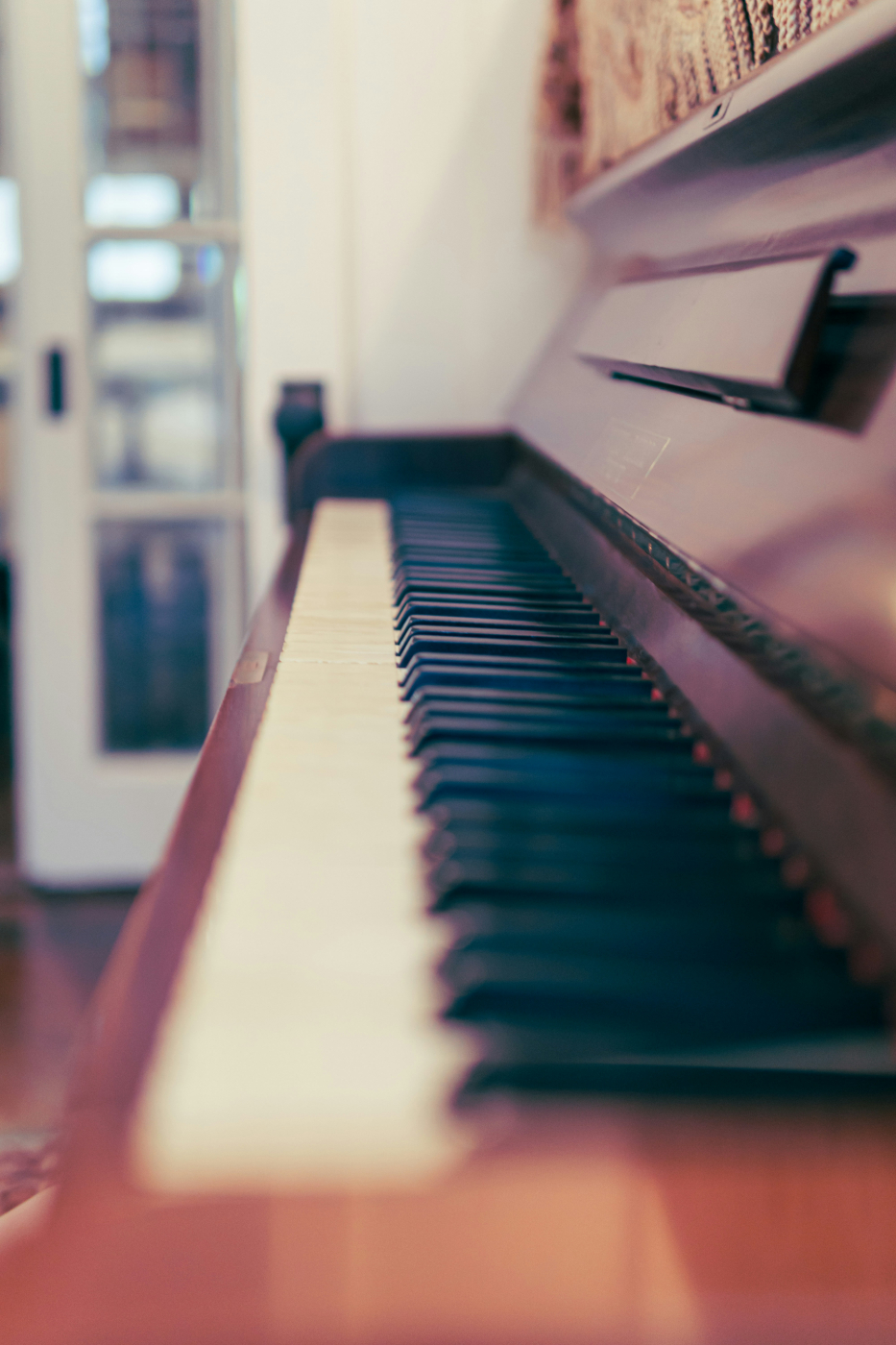 Side view of the keyboard of an old upright piano