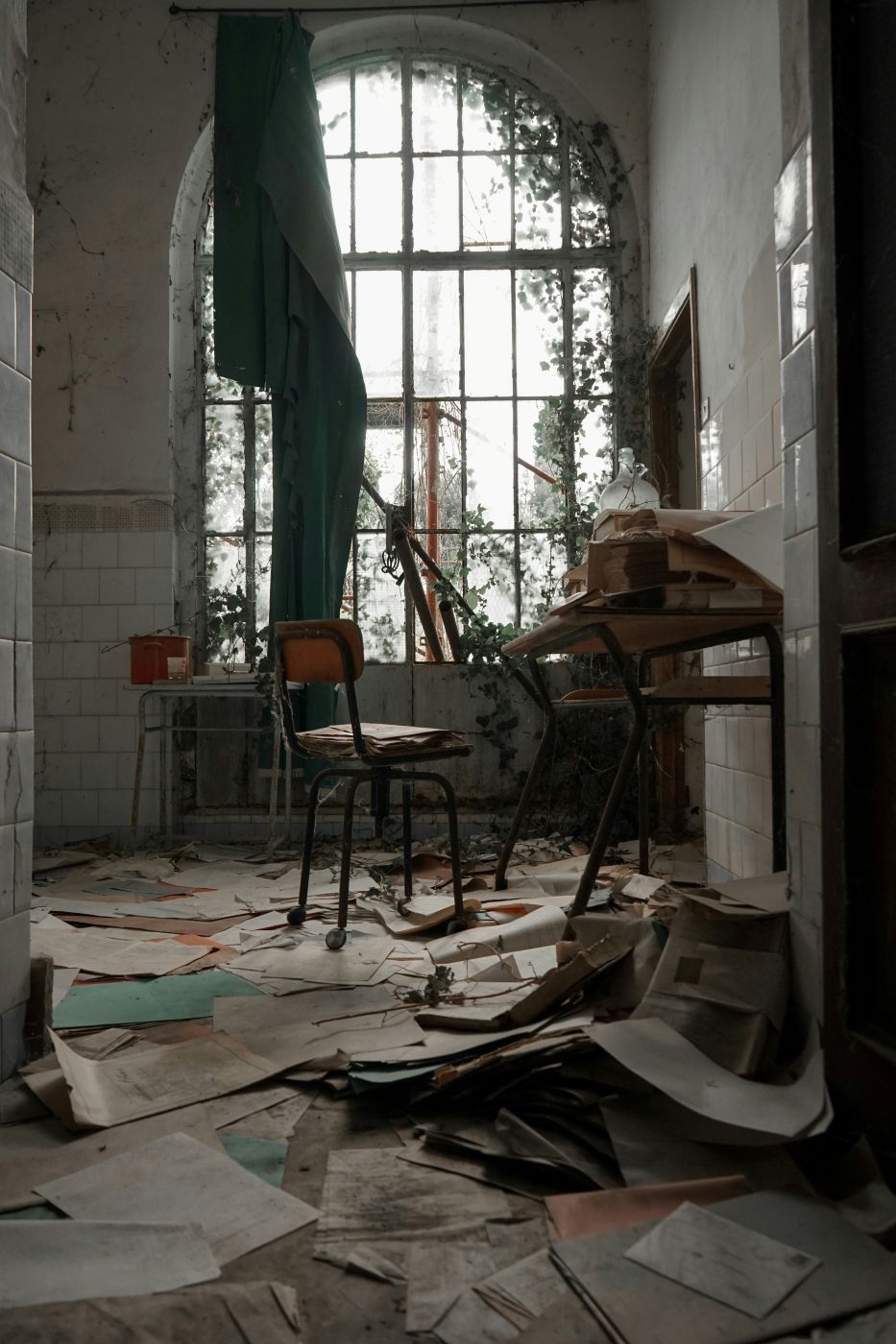 An artist's studio messy and cluttered