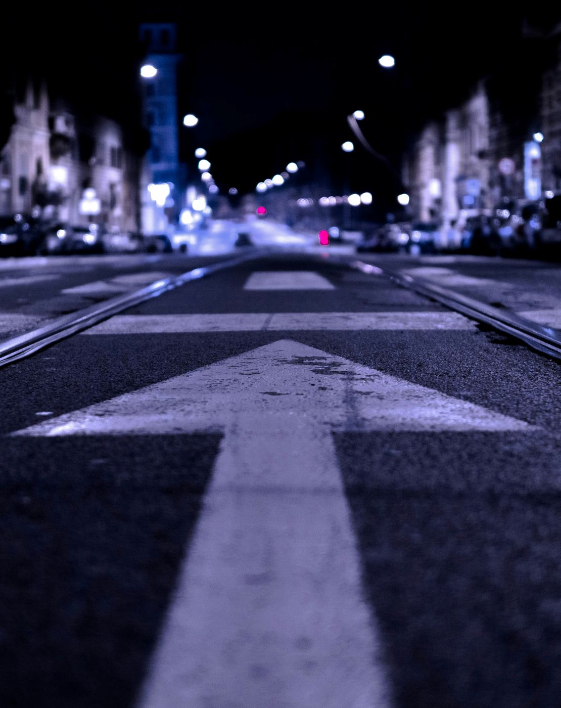 Shallow focus of an arrow on a road